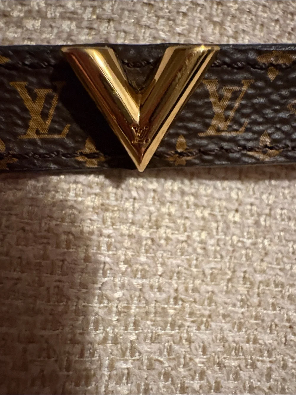 Louis Vuitton Essential V bracelet